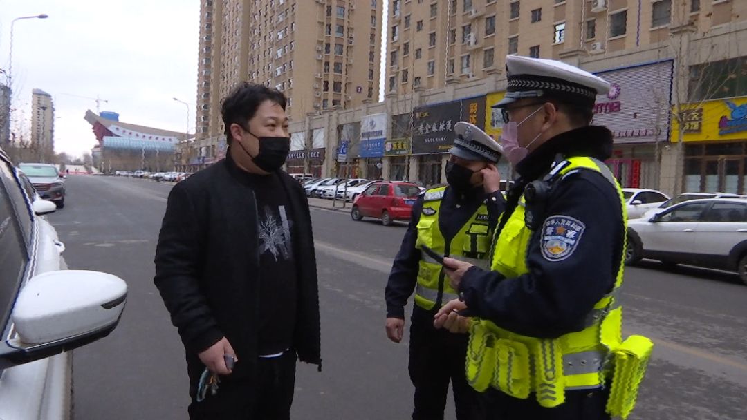曲沃交警張?。嚎箵粢咔?不勝不歸